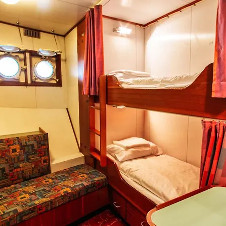 Boat Isosaari Hotel 2*